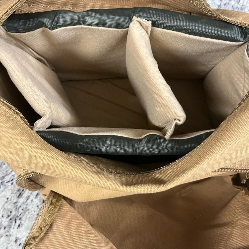 Pre-Owned OHUHU Tan Canvas Digital Camera Messenger Style Bag. Great Condition